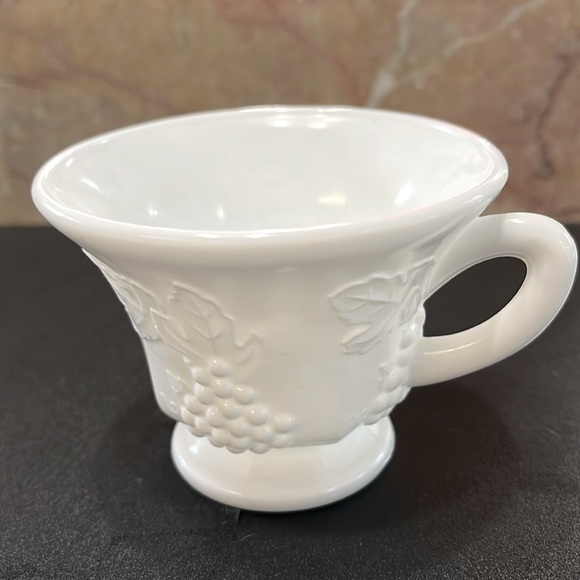 Vintage Indiana Colony Harvest Grape Milk Glass Snack Set Plate Set of 4 - Picture 6 of 7